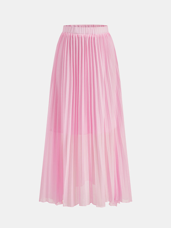 Kobieta w różowym plisowanym komplecie: spódnica maxi i top na ramiączkach. Elegancka letnia stylizacja.