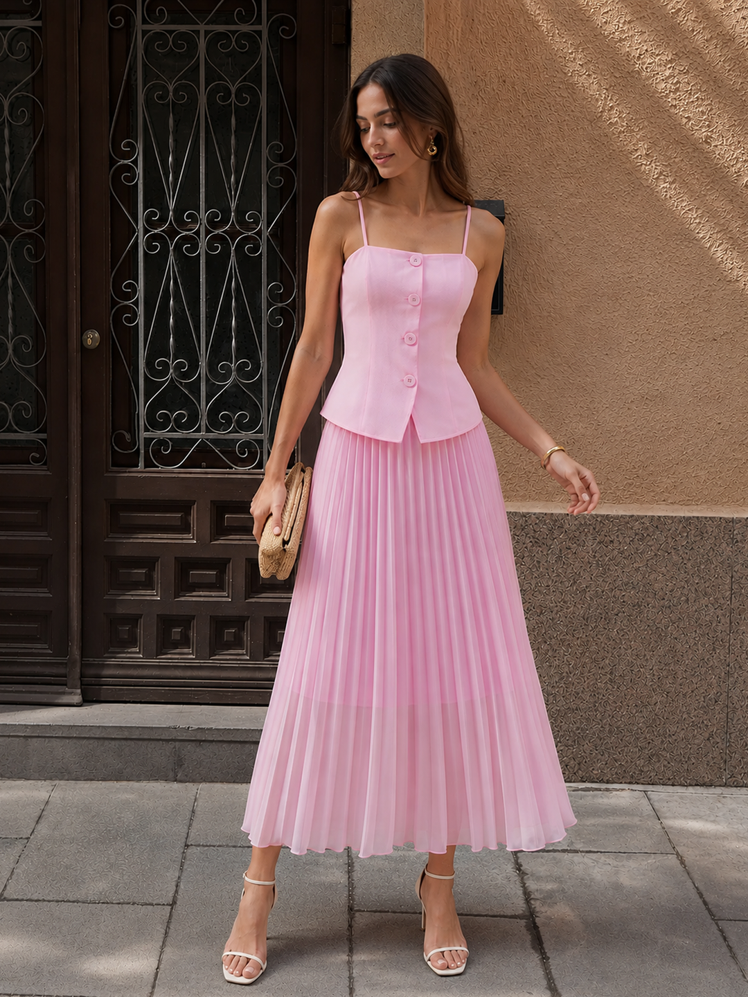 Damski komplet plisowany: elegancka spódnica maxi i top na ramiączkach, idealny na letnie stylizacje.