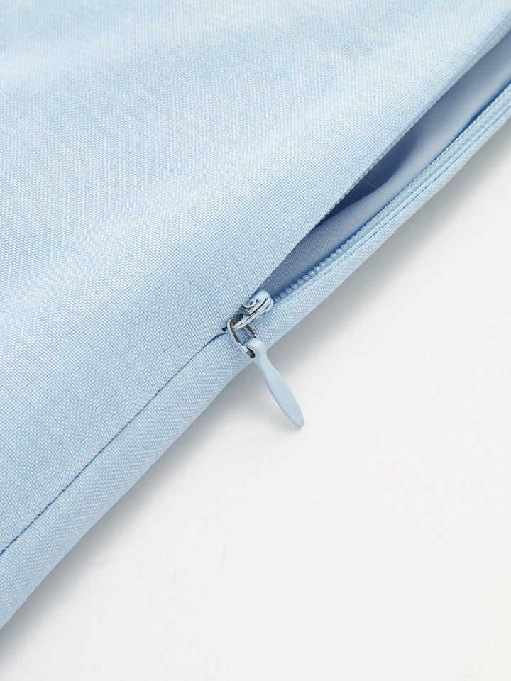 Moda damska: komplet spódnica i top halter. Elegancki zestaw z falowanym brzegiem na lato.