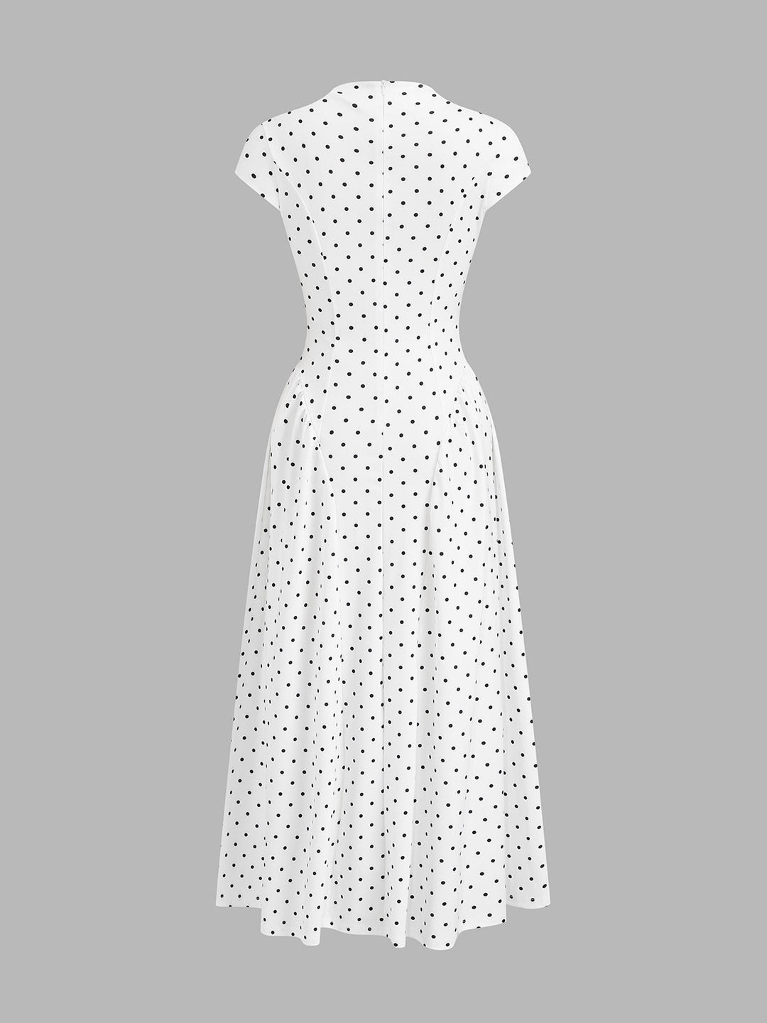 Biała sukienka damska maxi w kropki, rozkloszowana, elegancka, z krótkim rękawem i stójką, na lato.