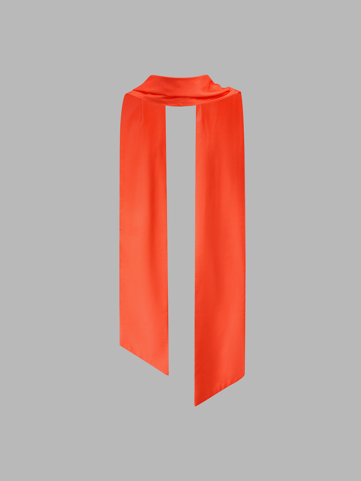 Szyfonowa sukienka midi damska w kropki, na ramiączkach, elegancka, kobieca i przewiewna.