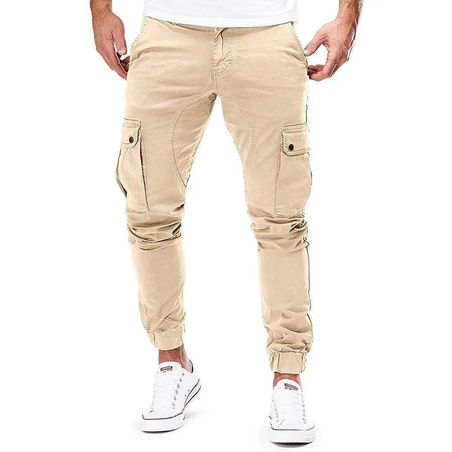Praktyczne męskie spodnie bojówki cargo, z licznymi kieszeniami i ściągaczami. Wygodny casual look.