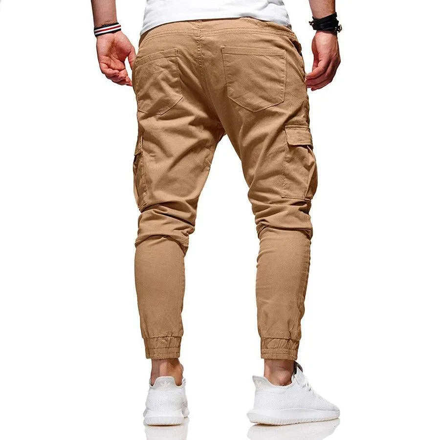 Stylowe męskie spodnie cargo bojówki, komfortowe, ze ściągaczami i kieszeniami. Miejski casual.