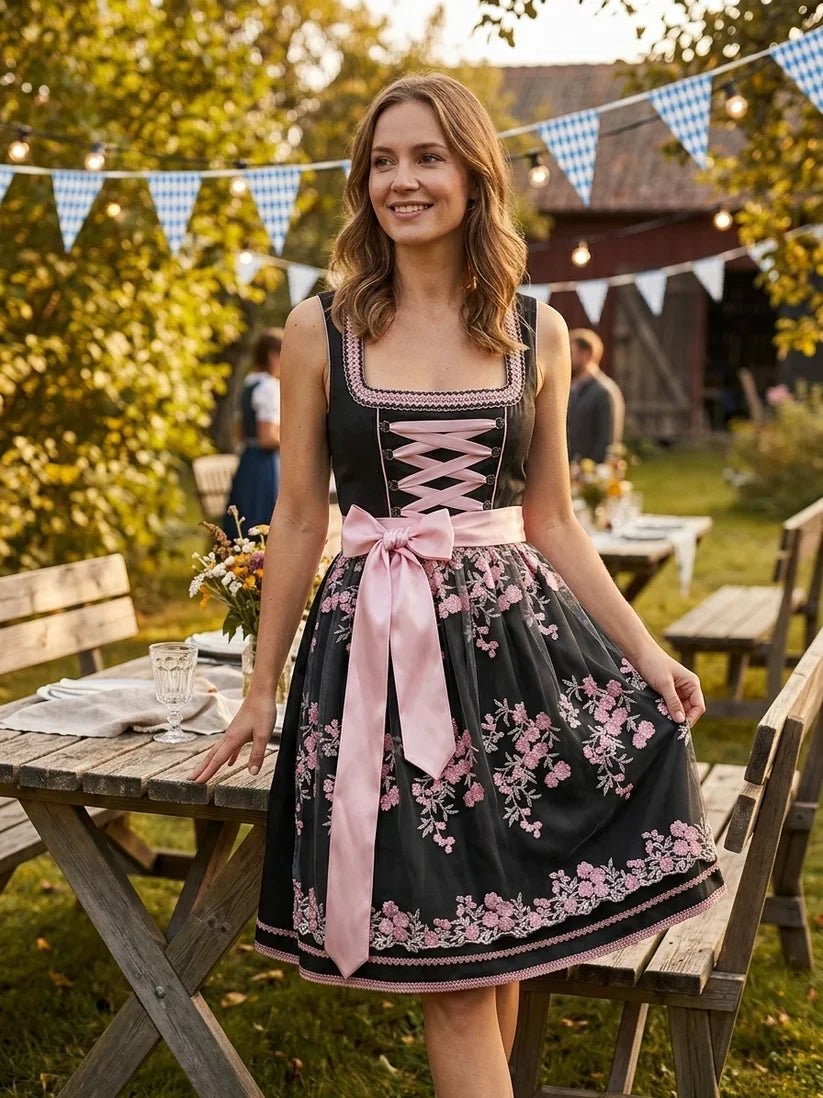Elegancki dirndl damski z kwiatowym wzorem, czarny, tradycyjny strój bawarski na festyn.