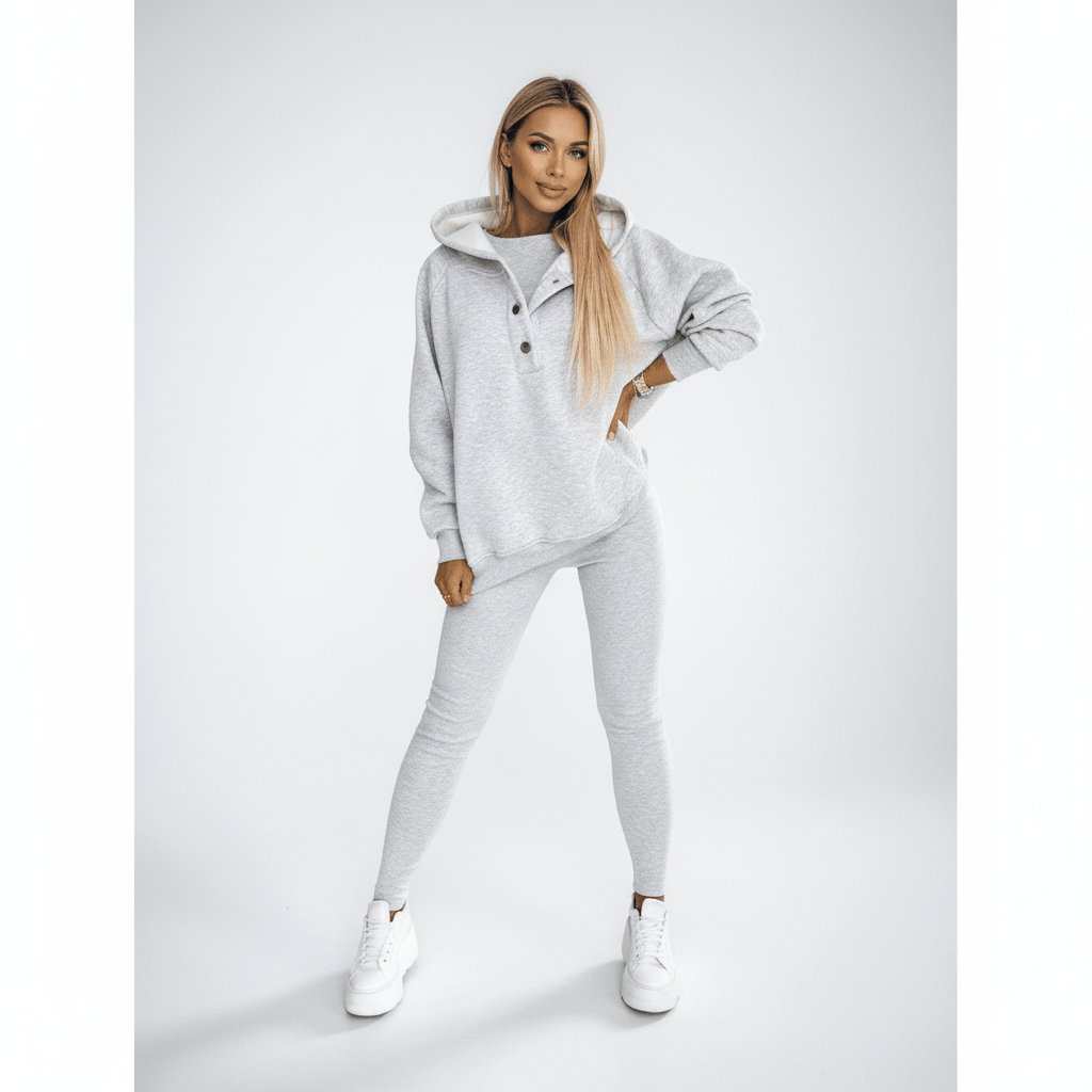 Damski dres Ines na modelce, luźny krój, modny wybór do Twojej garderoby.