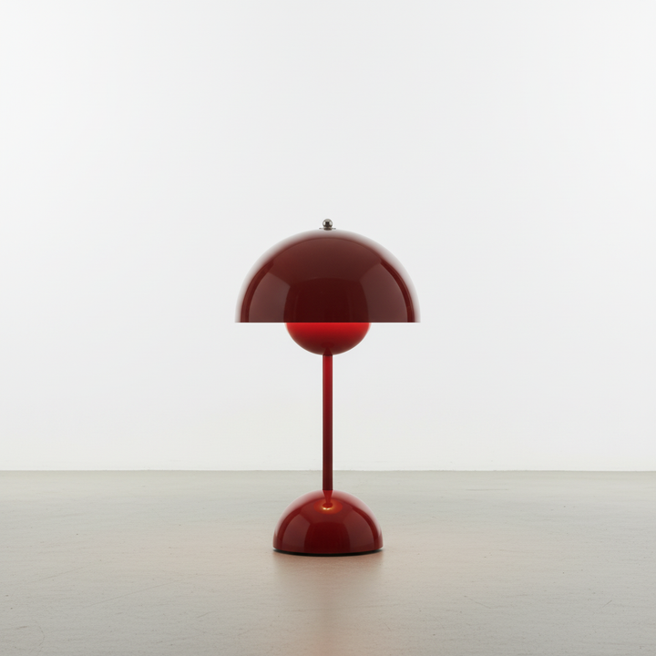 Lampa stołowa LED MoodSphere o ciepłym świetle, tworząca przytulny nastrój w salonie.
