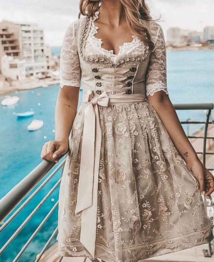 Damska sukienka Dirndl beżowa na Oktoberfest z gorsetem, idealna na bawarskie święto piwa.