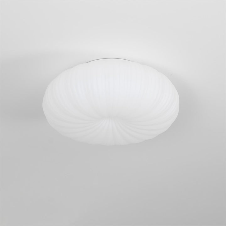 Detal lampy sufitowej LED: wysokiej jakości matowe wykończenie.
