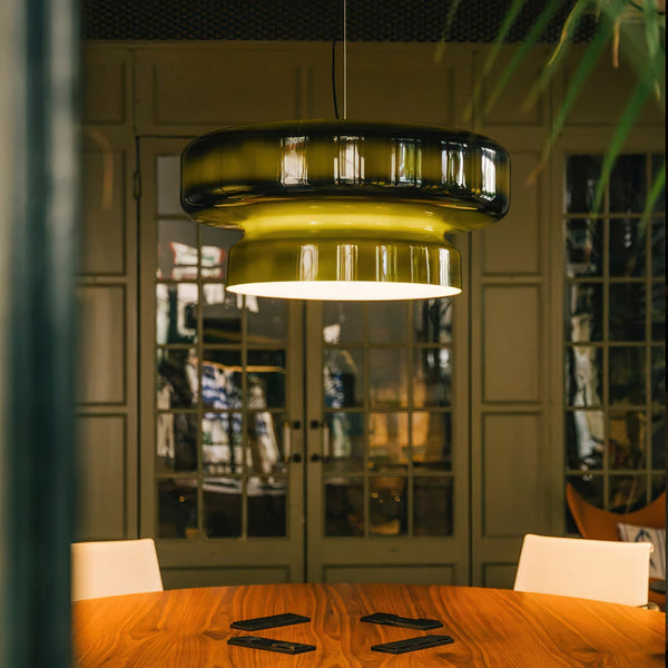 Lampa wisząca szklana zielona, nowoczesny design. Oświetlenie sufitowe do jadalni lub sypialni.