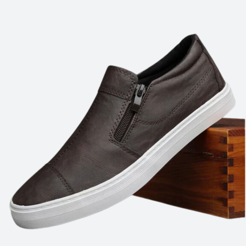 Czarne męskie buty wsuwane slip-on, idealne na lato. Lekkie i przewiewne sneakersy dla maksymalnego komfortu.