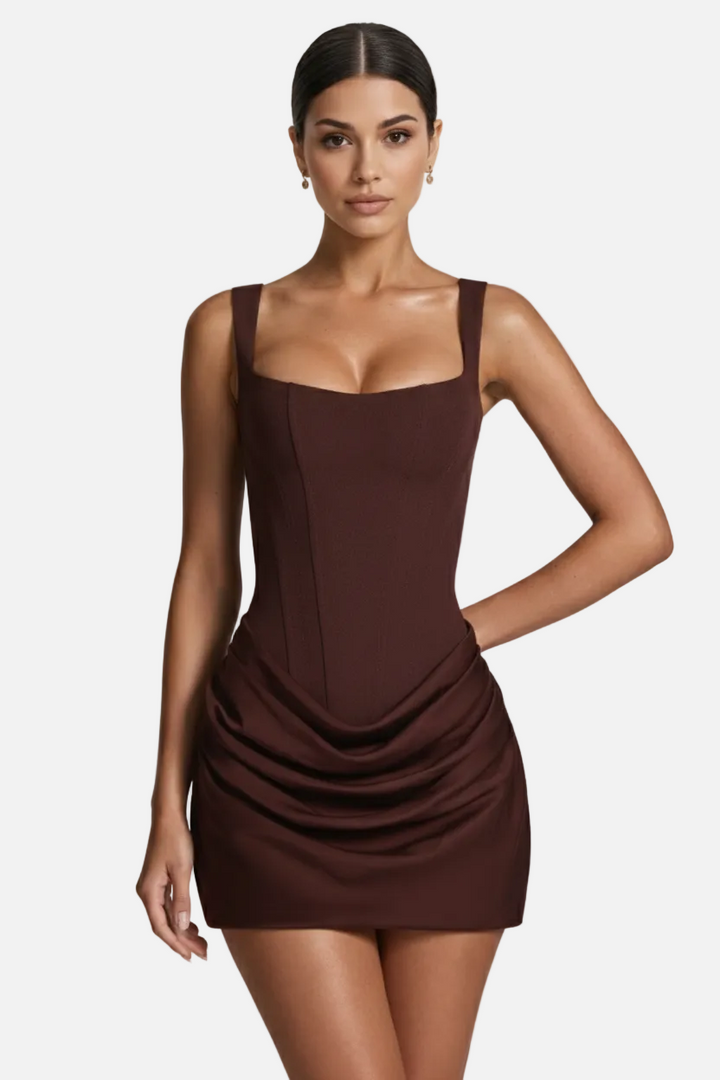 Modna damska sukienka wieczorowa mini. Elegancka kreacja na randkę, imprezę lub koktajl. Krótki fason.
