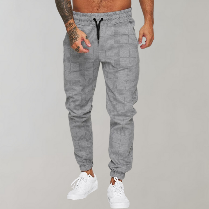 Wygodne męskie joggery bawełniane slim fit. Idealne spodnie casualowe do codziennych stylizacji streetwear.