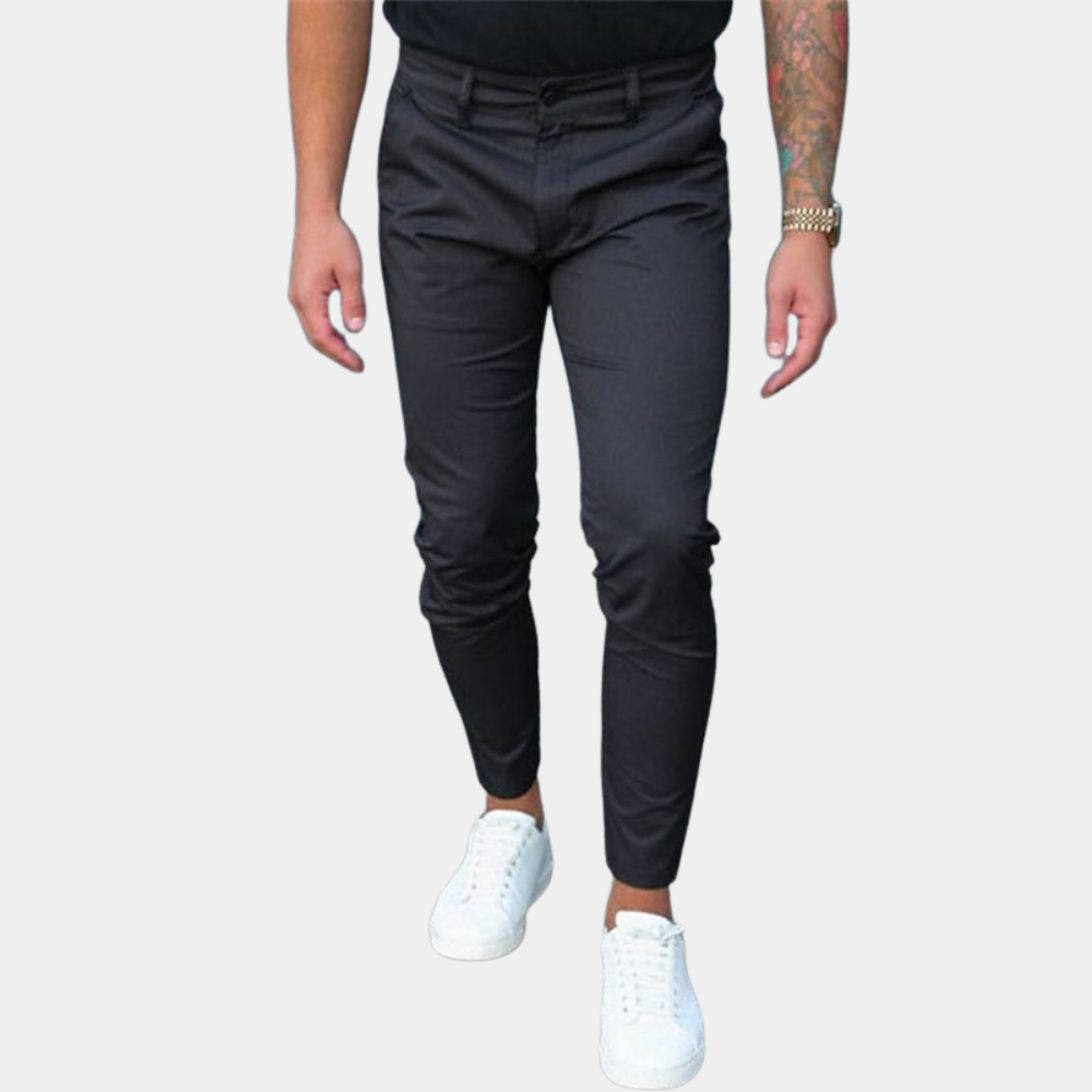 Czarne męskie chinosy slim fit z bawełny, idealne na wiosnę. Eleganckie spodnie casualowe do codziennych stylizacji.