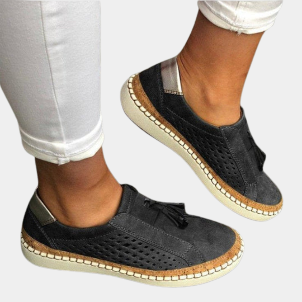 Damskie mokasyny, idealne na lato. Wygodne, eleganckie buty loafersy w neutralnym kolorze.
