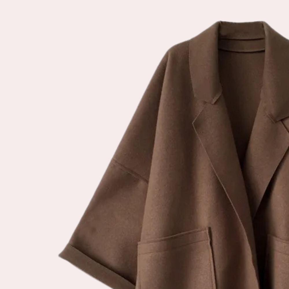 Wygodny, długi płaszcz damski oversize. Elegancki wiosenny płaszcz przejściowy w modnym, klasycznym stylu.