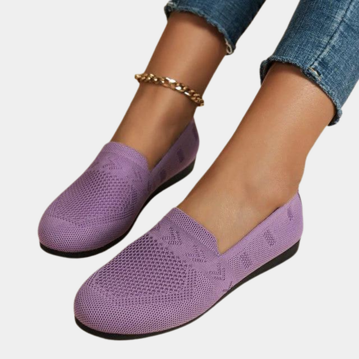 Damskie przewiewne buty sportowe. Modne sneakersy dla kobiet, wygodne na co dzień i spacery.