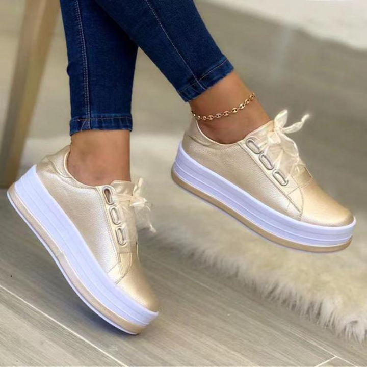 Modne damskie sneakersy na grubej platformie. Stylowe obuwie casualowe, wiosenne buty sportowe dla kobiet.