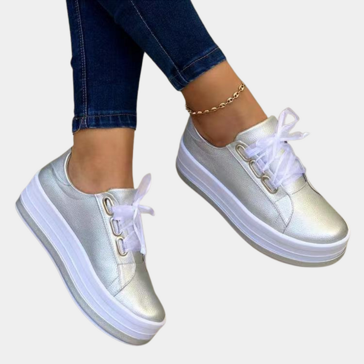 Eleganckie damskie sneakersy na platformie. Wiosenne, miejskie buty casualowe, zapewniające wygodę i styl.