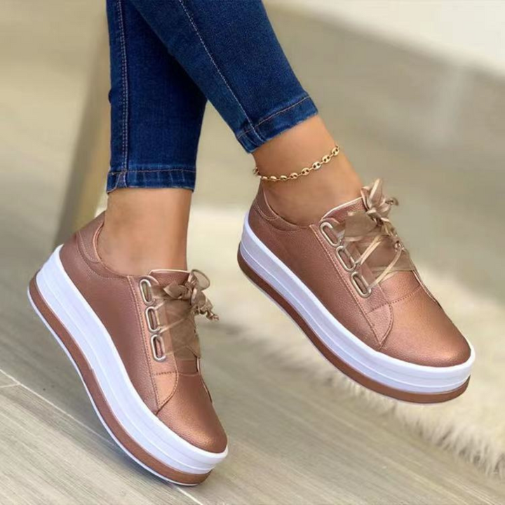 Wiosenne damskie sneakersy na platformie do codziennych stylizacji. Wygodne i modne buty sportowe dla kobiet.