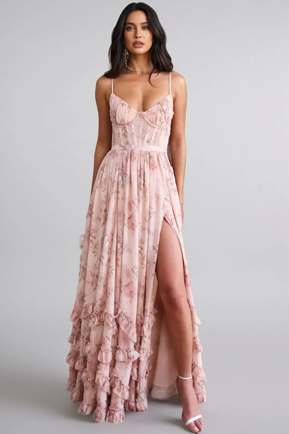 Damska sukienka weselna maxi, kwiecista z rozcięciem, elegancki wybór na uroczystości. Styl letni.