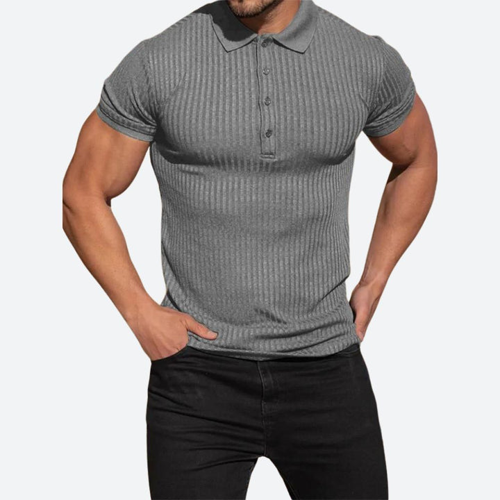 Stylowa męska koszulka polo. Krótki rękaw, idealna do casualowych i smart-casualowych zestawów.