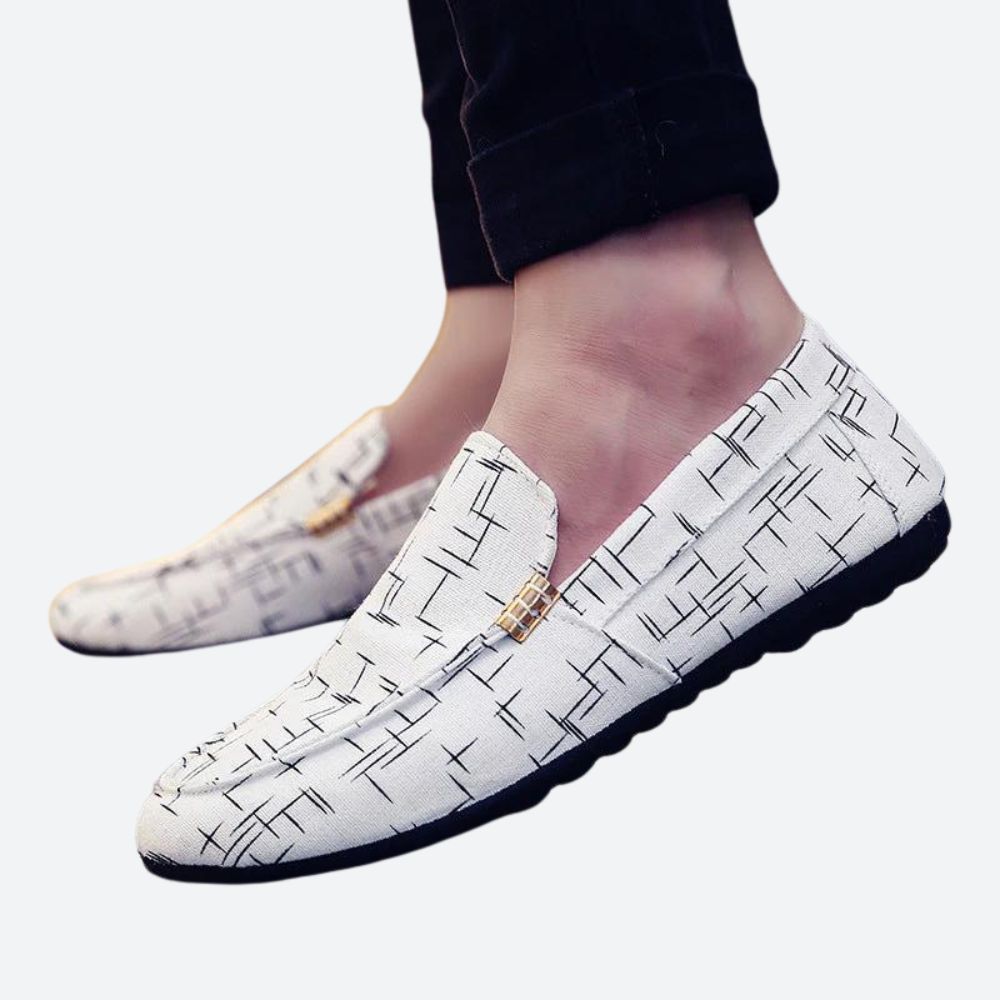 Modne męskie klapki slip-on, komfortowe i stylowe. Oddychające obuwie na co dzień, doskonałe na upalne dni.