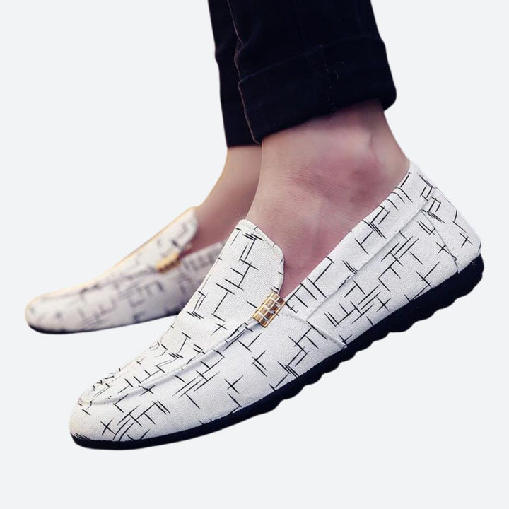 Modne męskie klapki slip-on, komfortowe i stylowe. Oddychające obuwie na co dzień, doskonałe na upalne dni.