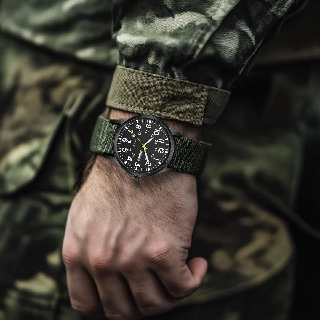 Wytrzymały męski zegarek militarny z luminescencyjną tarczą, idealny dla aktywnych mężczyzn.