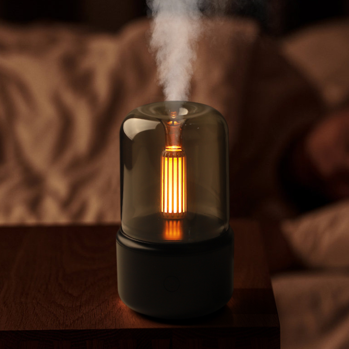 Stylowy dyfuzor LED z efektem płomienia, tworzący relaksującą mgiełkę aromatyczną i przyjemny zapach.