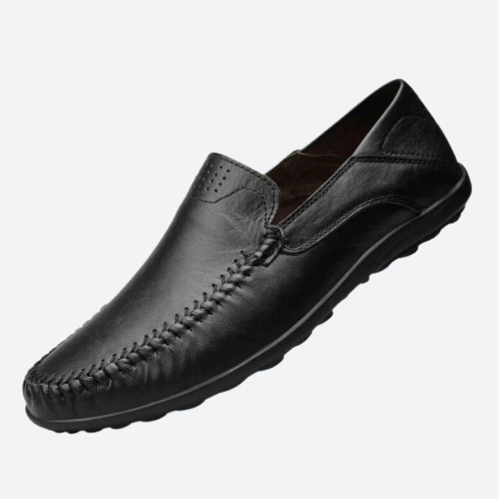 Eleganckie męskie mokasyny wsuwane, idealne na każdą okazję, dodające stylu i swobody na co dzień.