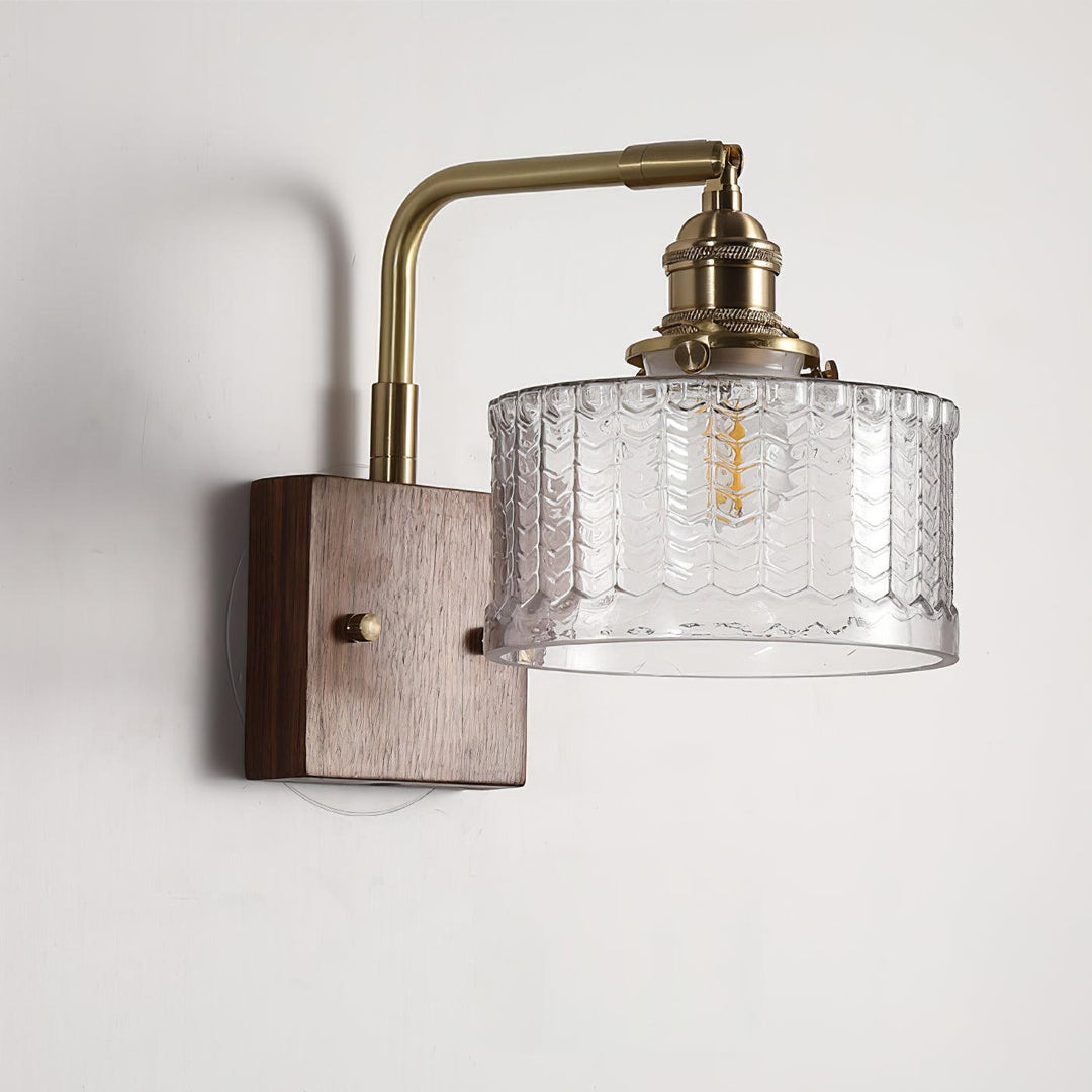 Domowa lampa ścienna, zielone światło. Przytulna dekoracja, design z drewna i szkła. Idealna do sypialni.