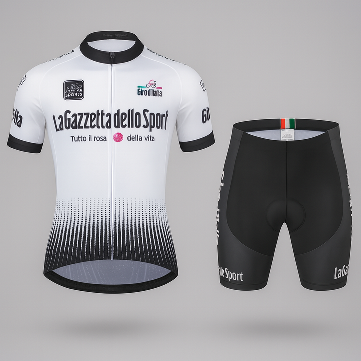 Rowerzysta w komfortowym męskim zestawie kolarskim, koszulka i spodenki z wkładką, dla optymalnej jazdy latem.