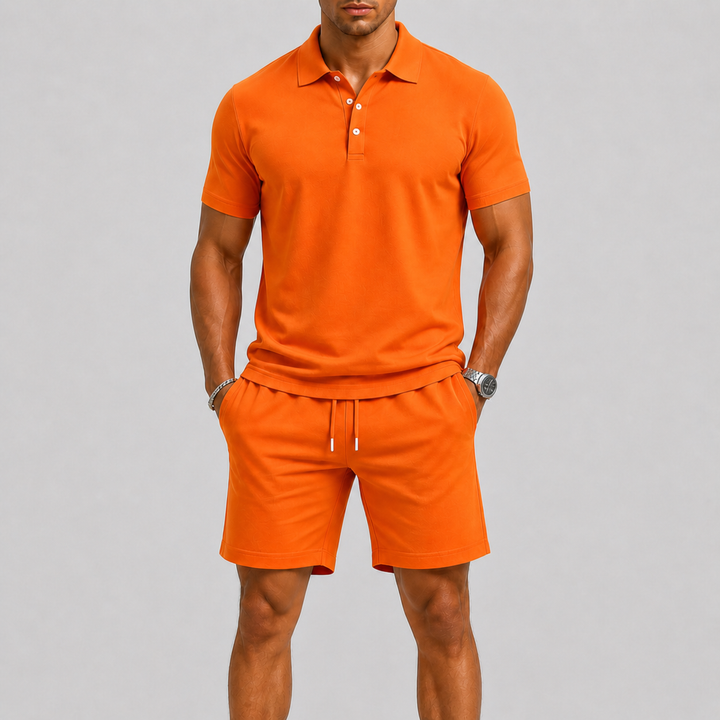 Elegancki casual: męska koszulka polo i szorty. Stylowy komplet na lato, idealny na co dzień.