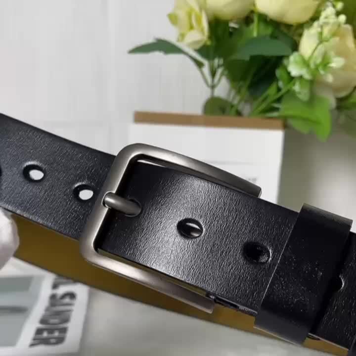 Detal klamry na bolec eleganckiego skórzanego paska męskiego Percy, podkreślający styl i jakość.