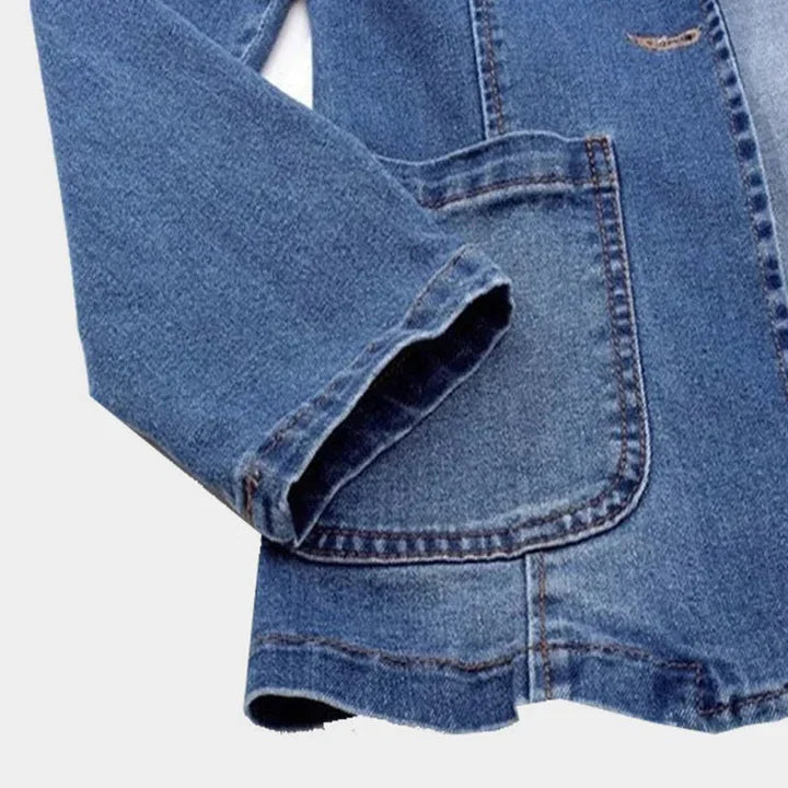 Stylowa damska kurtka dżinsowa, niebieska, z bawełny. Elegancki żakiet casual, na wiosenne i jesienne dni.
