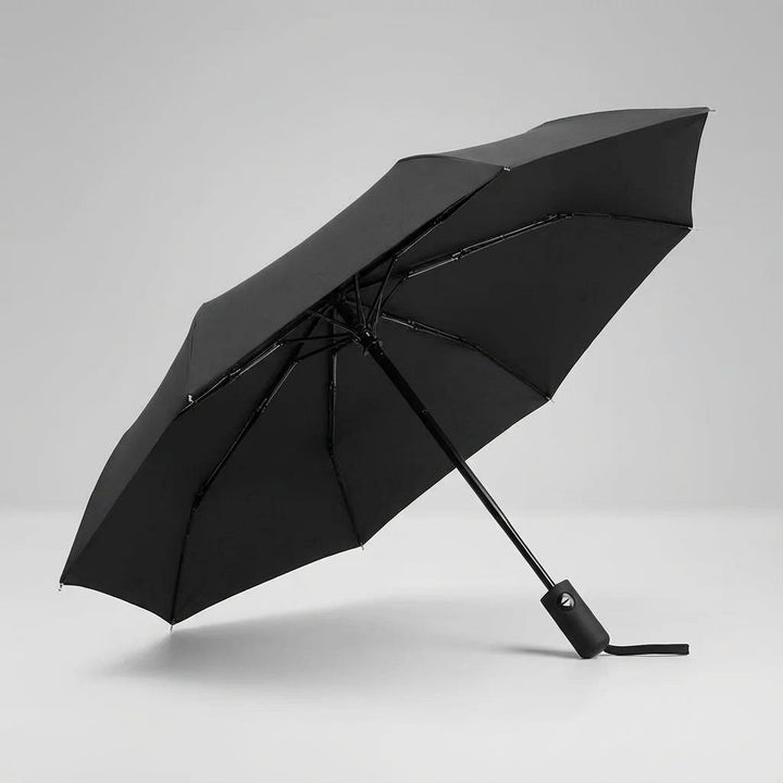 Wiatroodporny parasol odwrócony BreezeFold. Automatyczny system chroni przed deszczem i wiatrem, utrzymując suchość.