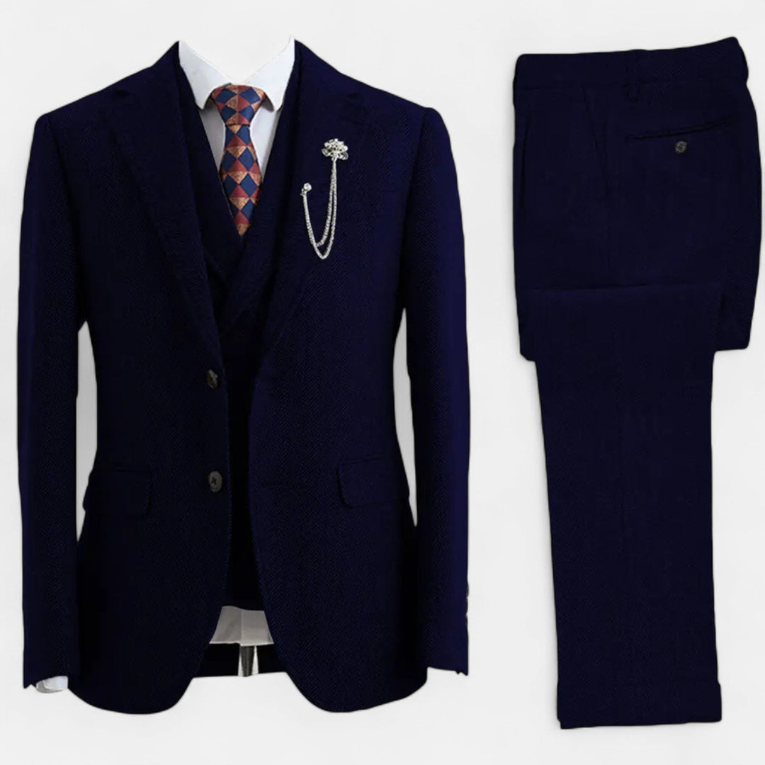 Męski garnitur slim fit trzyczęściowy w jodełkę z kamizelką. Elegancki strój biznesowy lub na ślub.