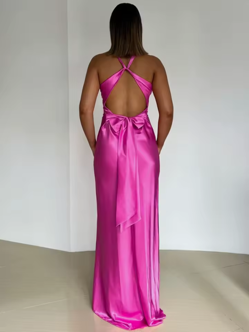 Kolorowa sukienka letnia maxi z odkrytymi plecami, idealna na elegancki wieczór.