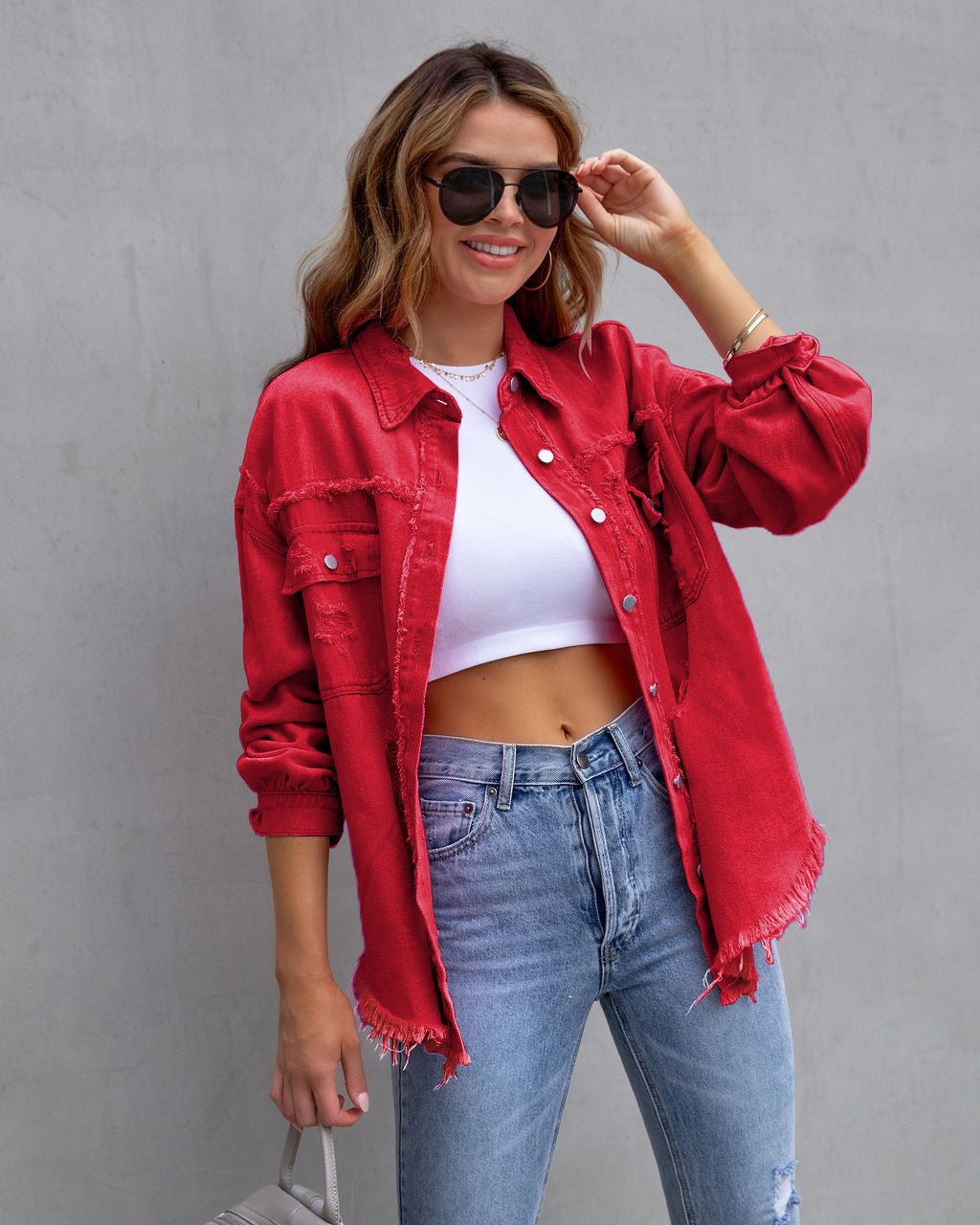 Tył damskiej kurtki jeansowej oversize vintage. Luźny fason, wygoda i styl.