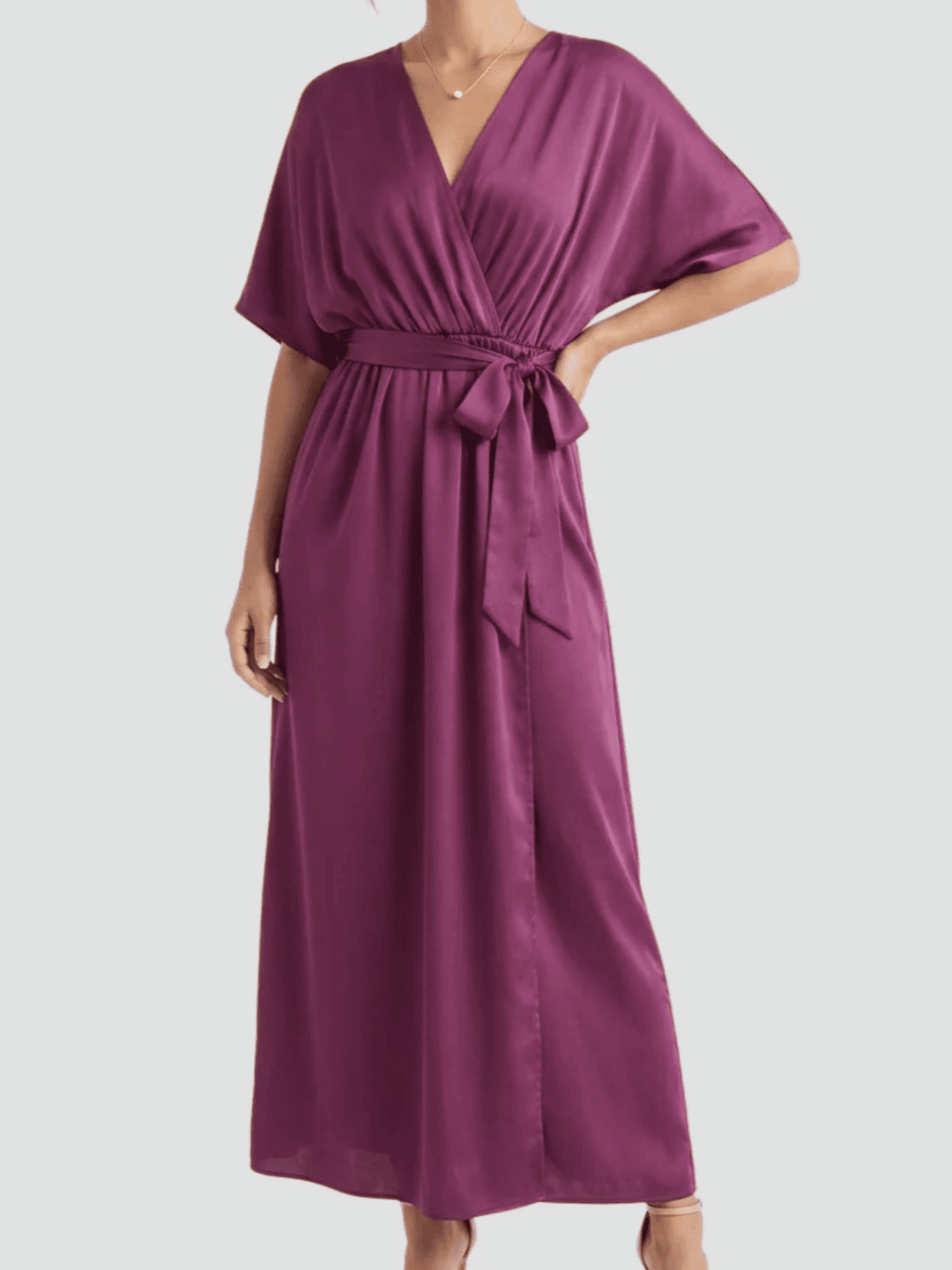 Elegancka sukienka midi kopertowa, wiązana w pasie, modna i wygodna.