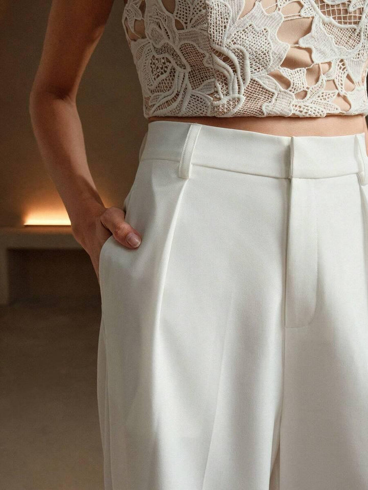 Komfortowe spodnie damskie. Szerokie nogawki, wysoki stan. Eleganckie, modne, idealne do pracy.