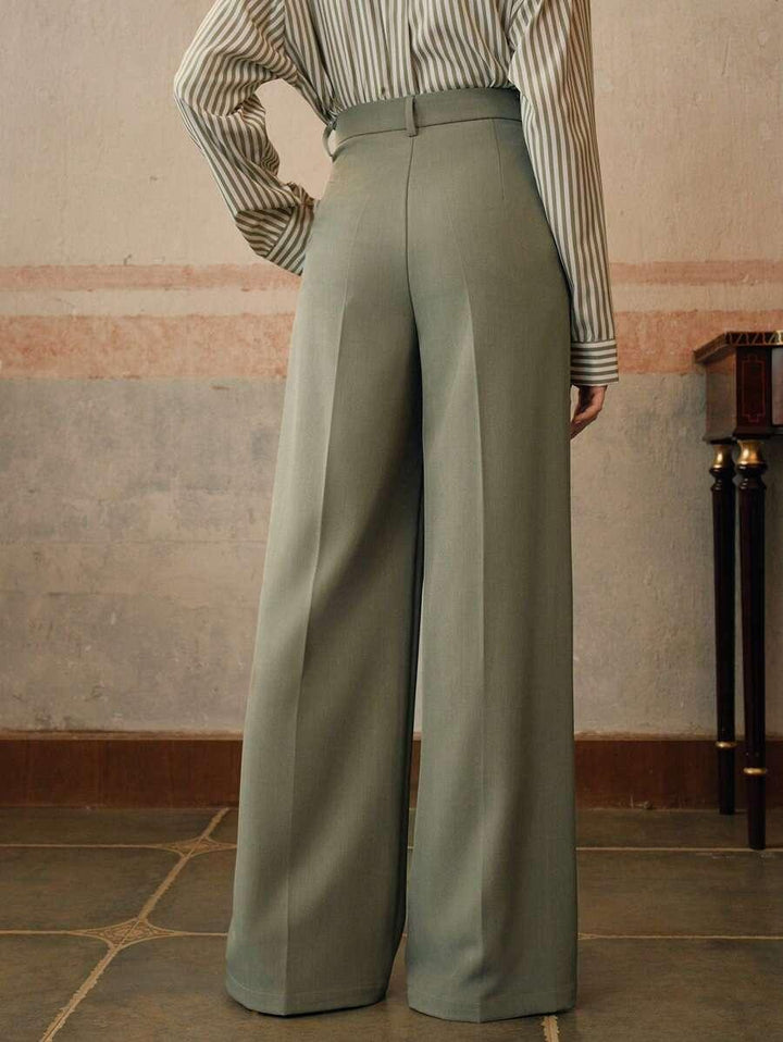 Modne, eleganckie spodnie damskie. Szerokie nogawki, wysoki stan. Klasyczne, idealne do pracy.