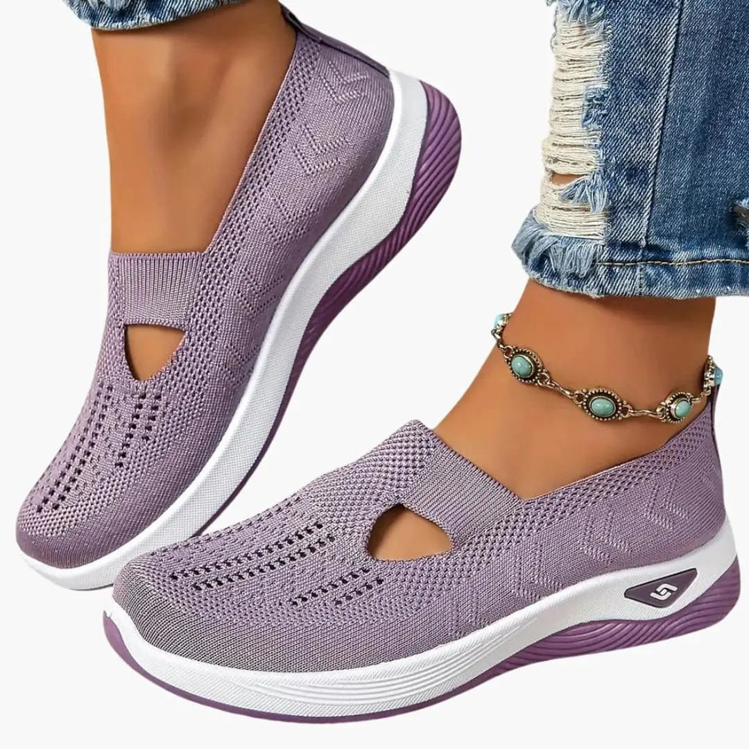 Lekkie, przewiewne damskie buty na koturnie, wsuwane, z ortopedycznym wsparciem łuku dla komfortu.