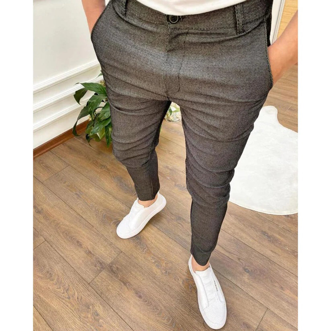 Bawełniane spodnie męskie slim fit. Modne, uniwersalne, idealne do casualowych i eleganckich stylizacji.
