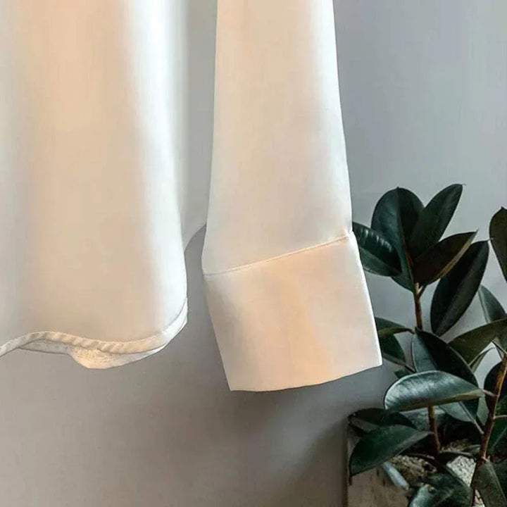 Stylowa bluzka damska, elegancki i ponadczasowy krój. Komfortowa i uniwersalna, doskonała na każdą porę roku.