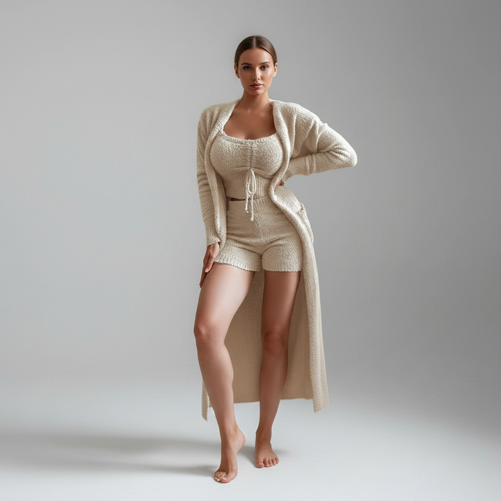 Wygodny trzyczęściowy zestaw Lucia: luźne spodnie, top i narzutka. Idealny damski komplet loungewear.