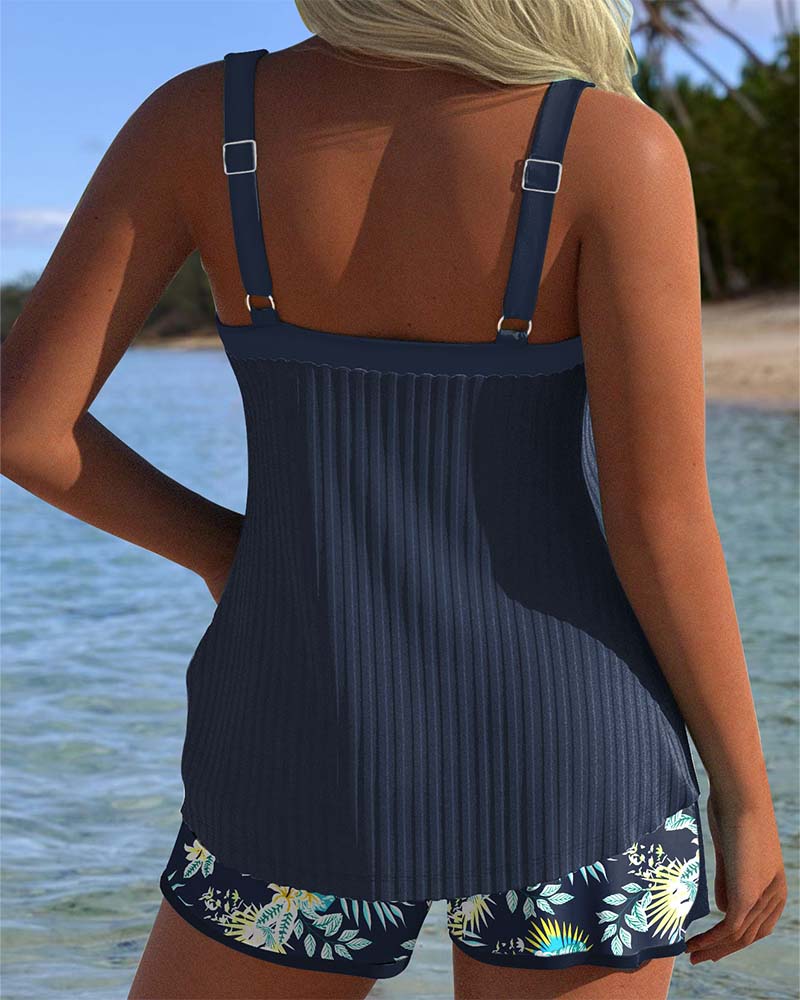 Wygodne damskie tankini ze spodenkami. Strój kąpielowy dwuczęściowy do pływania i relaksu na plaży.