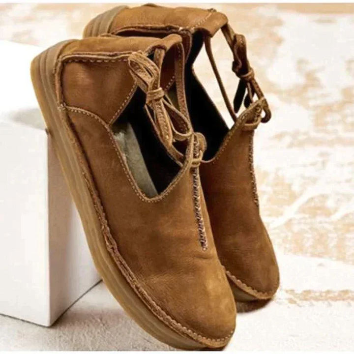 Stylowe damskie buty na jesień, czarne botki z nowoczesnym designem, idealne na chłodniejsze dni. Modne i wygodne.
