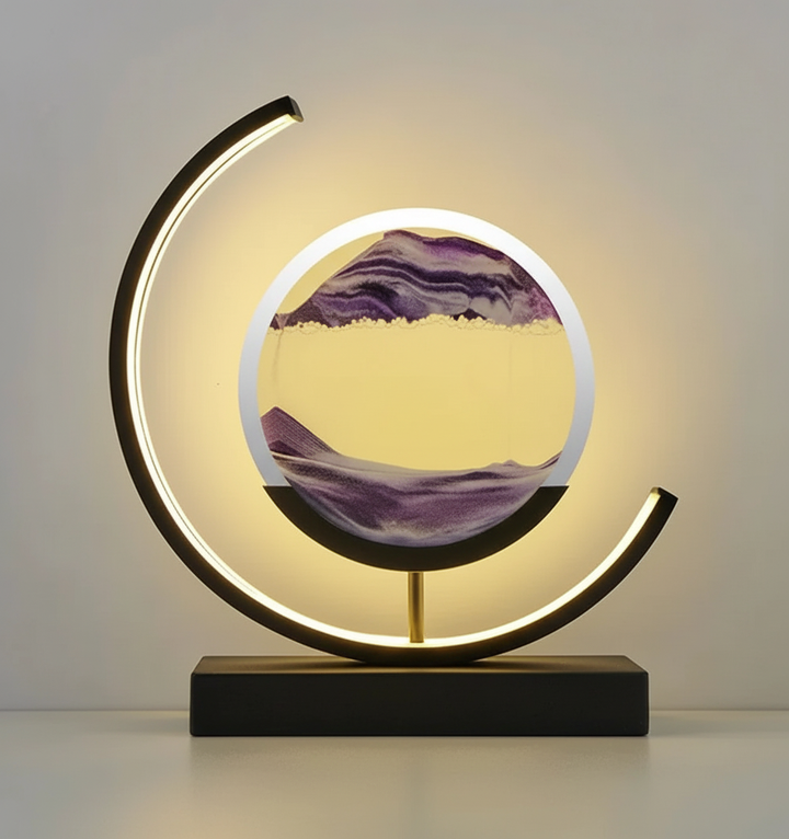 Elegancka lampa pejzaż piaskowy, czarna podstawa, przezroczysta obudowa, do nowoczesnej dekoracji domu.
