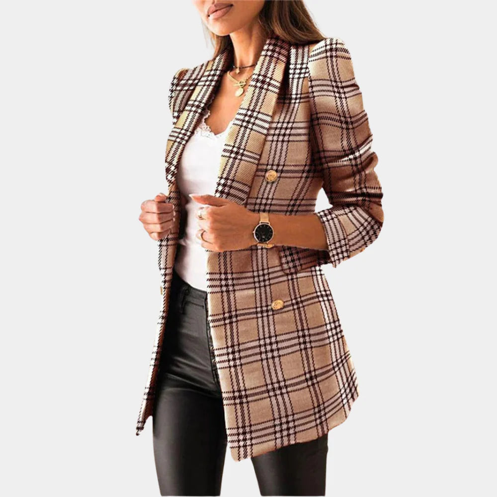 Elegancki dwurzędowy blazer damski w modną kratkę. Wiosenny must-have, idealny do pracy i casualowych stylizacji.